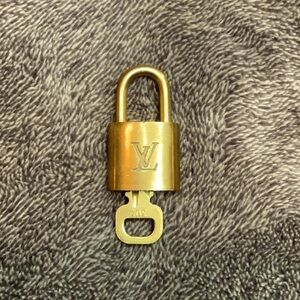 Louis Vuitton Lock 🔒 and Key 🔑 number #304
